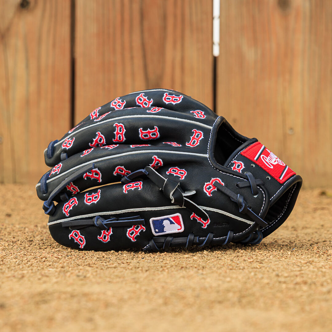 Boston Red Sox Heart of the Hide 11.75-Inch Infield Glove - Image 17