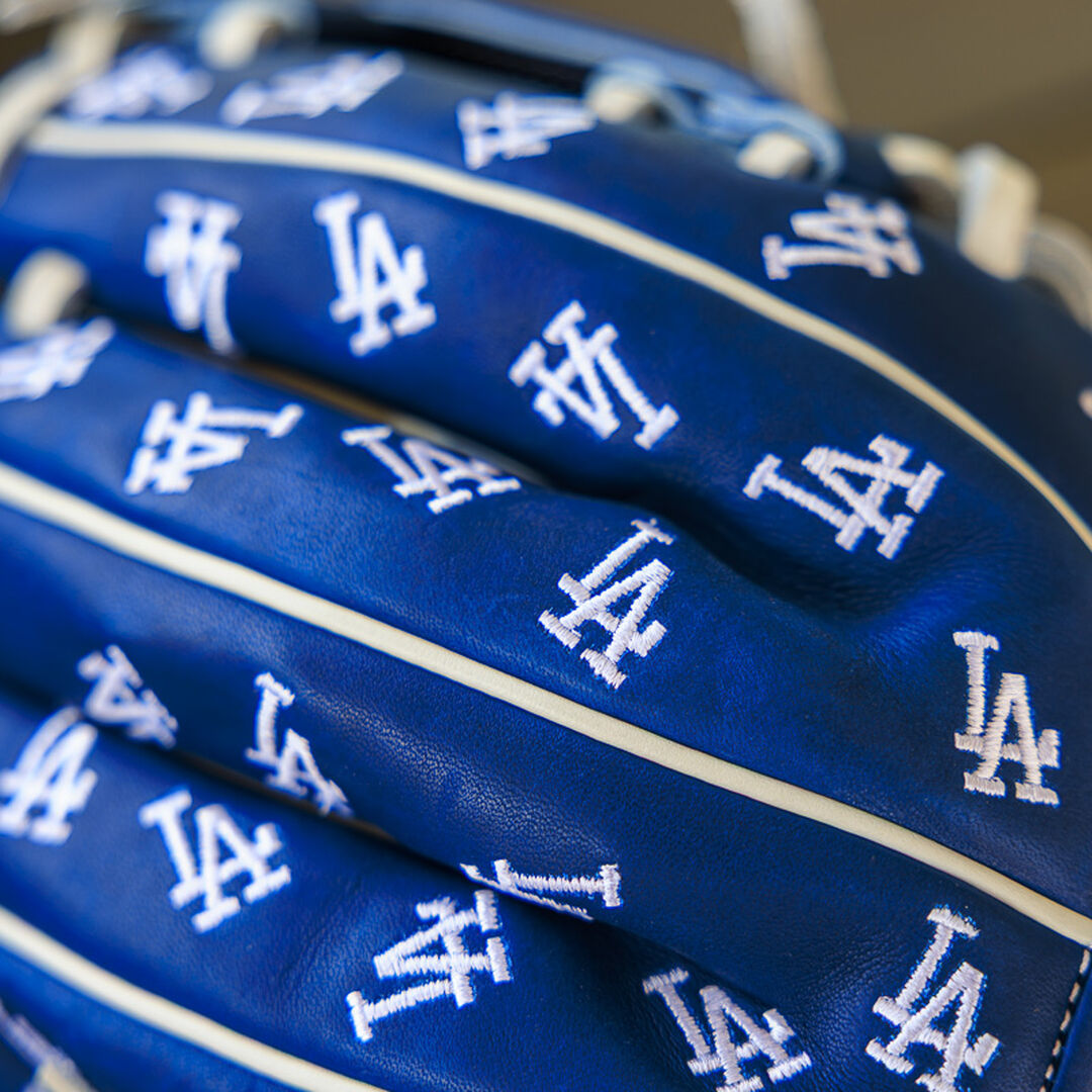Los Angeles Dodgers Heart of the Hide 11.75-Inch Infield Glove - Image 9